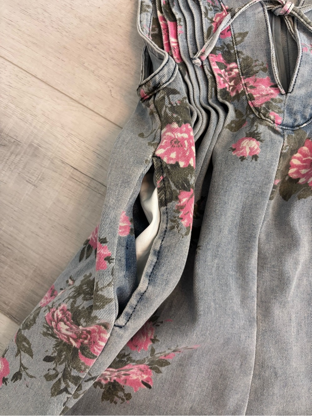 Veveret Floral Pleated Denim Romper Pink Rose Tie Front NWT - Picture 10 of 13